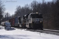 NS 1065 leads a mixed freight north through Junction City