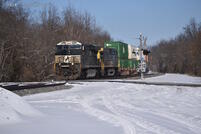 NS 7696 and a CSX YN2 unit point a southbound intermodal